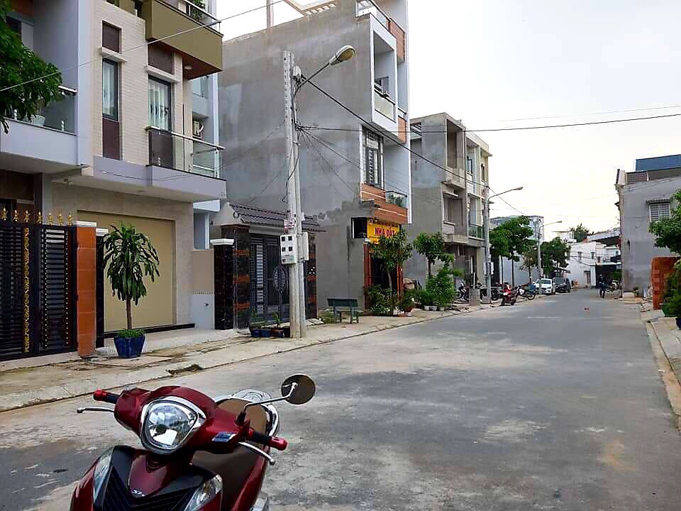 Nhà biệt thự đường Tô Vĩnh Diện, gần siêu thị go( Bigc )di an
