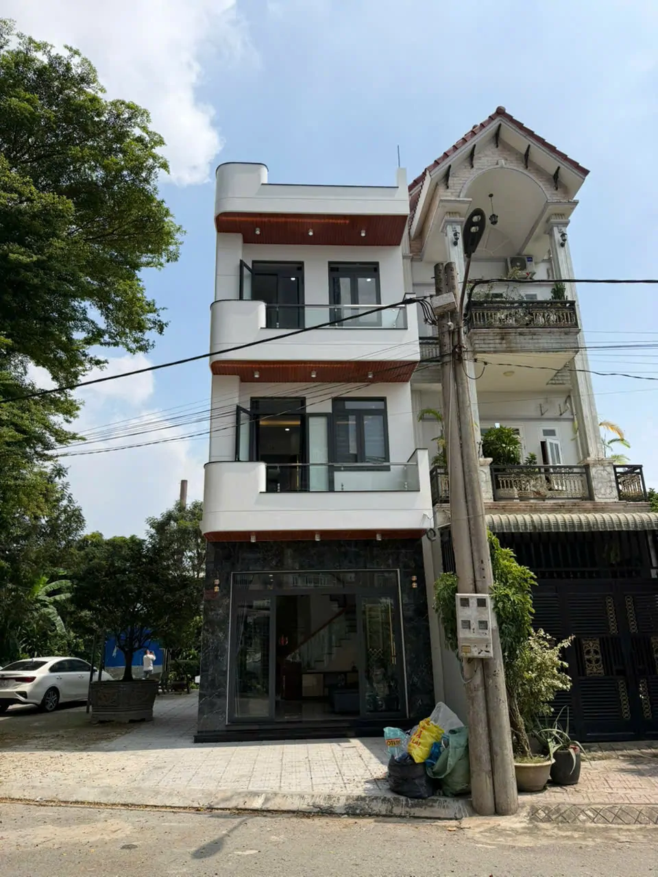 Bán nhà Dĩ An mới xây nội thất đầy đủ sổ hồng riêng ngay trung tâm Dĩ An TPHCM