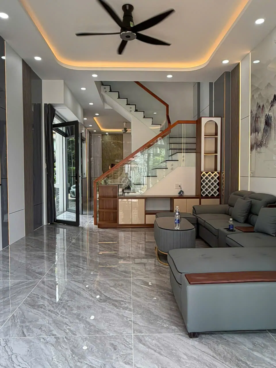 Bán nhà Dĩ An mới xây nội thất đầy đủ sổ hồng riêng ngay trung tâm Dĩ An TPHCM