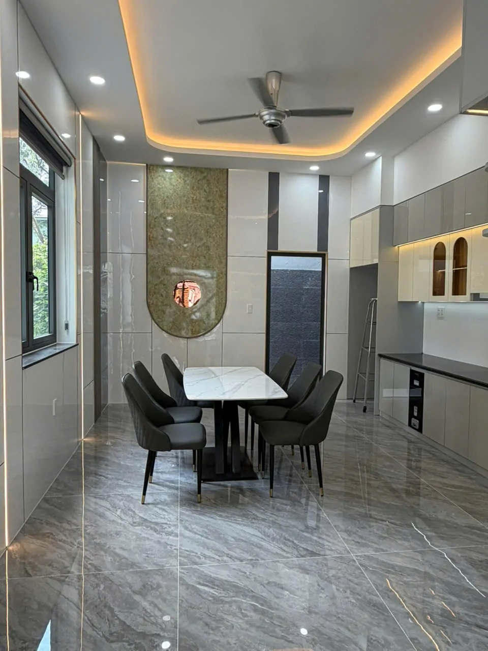 Bán nhà Dĩ An mới xây nội thất đầy đủ sổ hồng riêng ngay trung tâm Dĩ An TPHCM