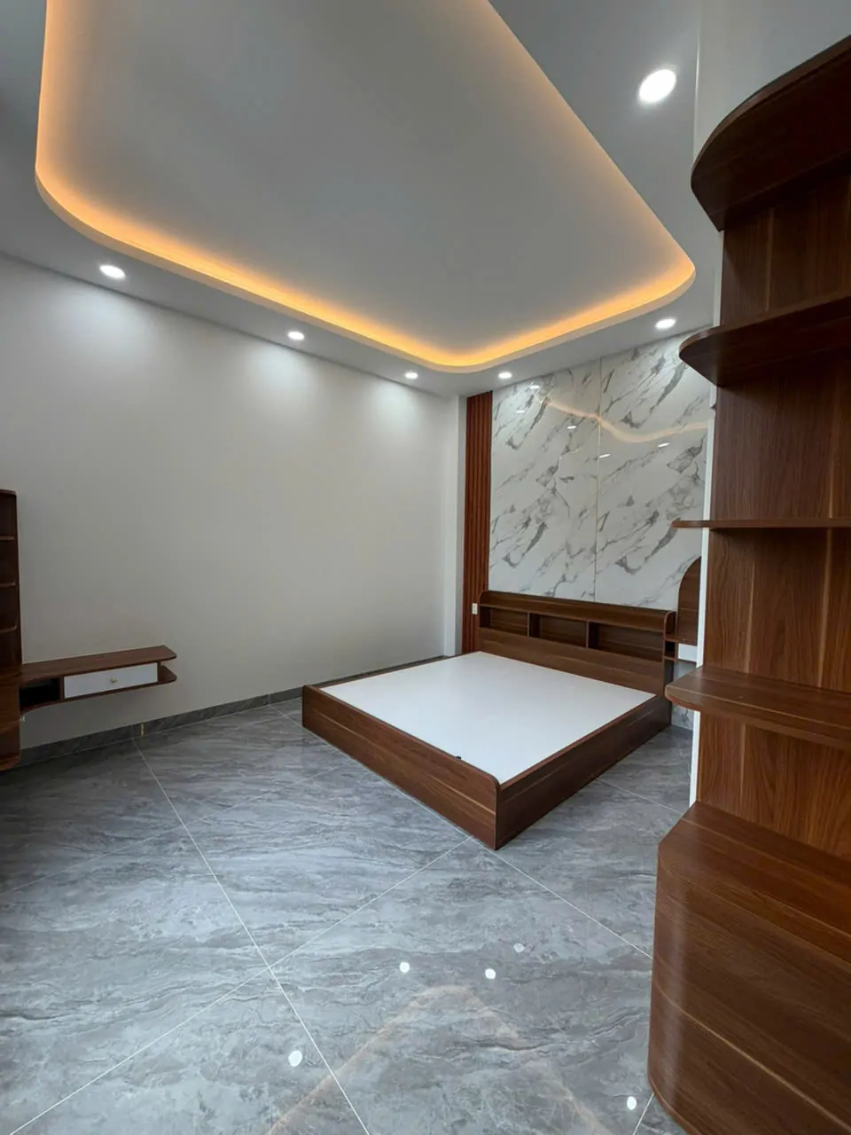 Bán nhà Dĩ An mới xây nội thất đầy đủ sổ hồng riêng ngay trung tâm Dĩ An TPHCM